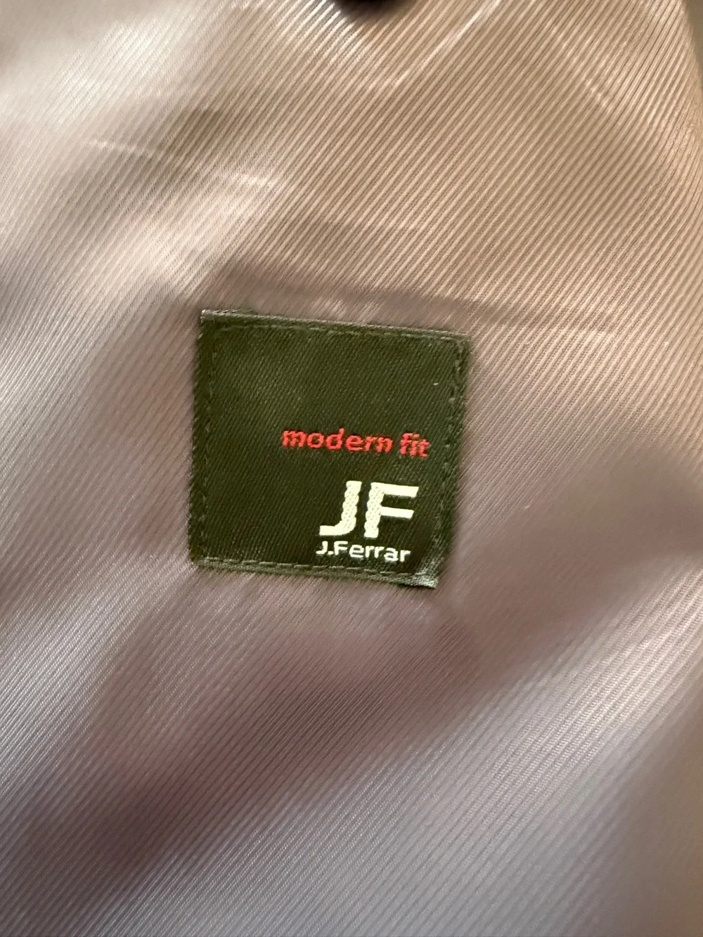 J. Ferrar Modern Fit Men’s 2-Piece Suit 42R Charcoal Black Tonal Stripe